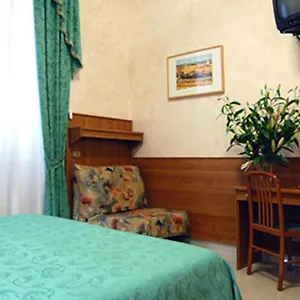 https://hotel-papa-germano.it-romehotels.com